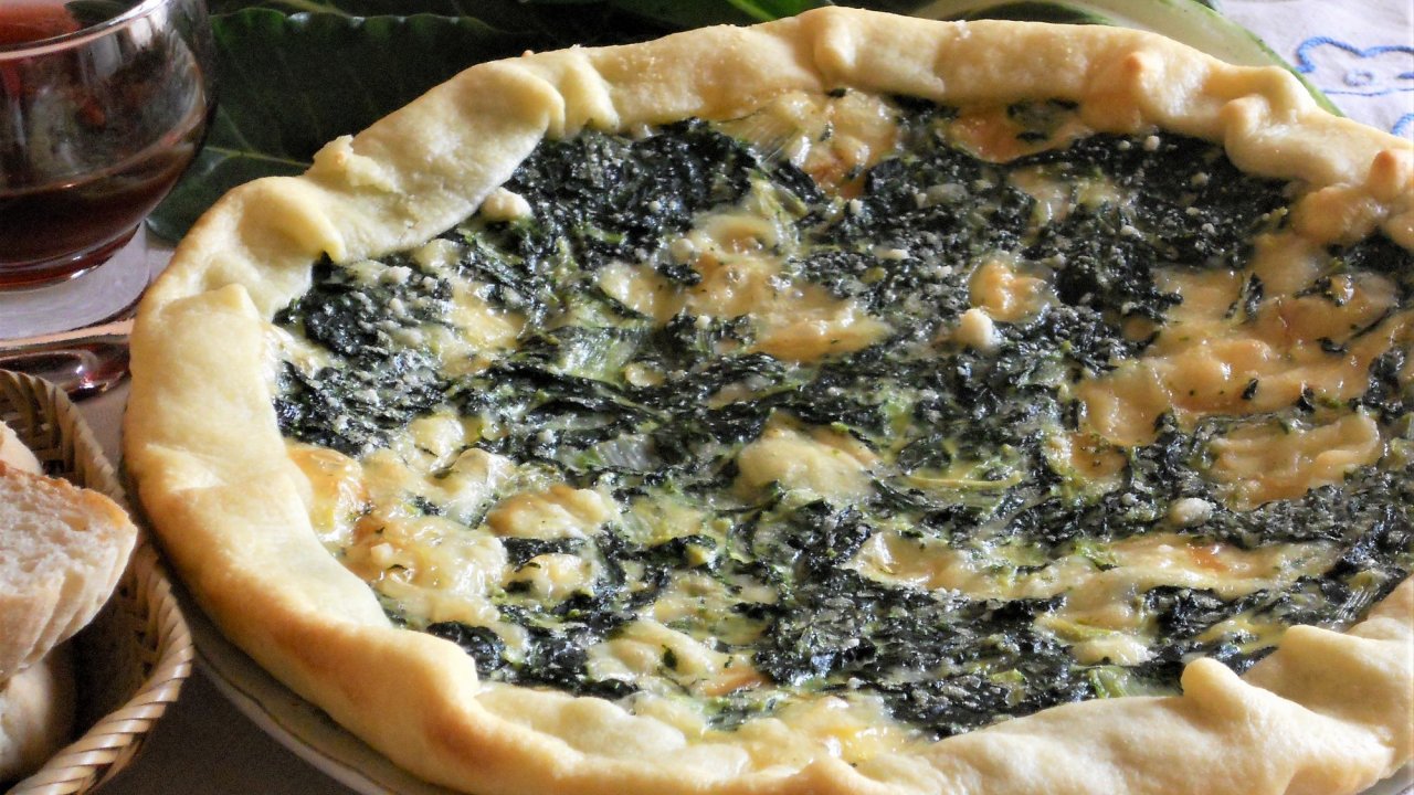 Crostata dolce salata di coste e scamorza affumicata 