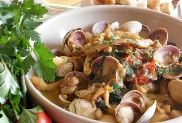 ZUPPA DI MARE CON AGRETTI