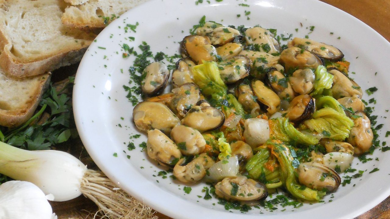 Cozze e fiori di zucca