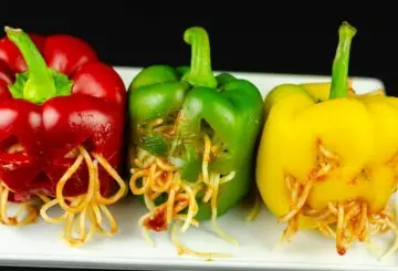 PEPERONI DI HALLOWEEN RIPIENI DI SPAGHETTI