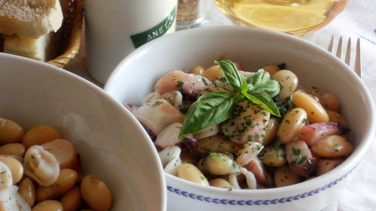 Insalata di totani e fagioli bianchi 