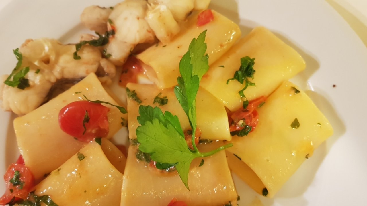 Paccheri con rana pescatrice