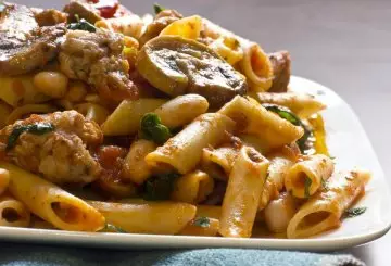 PENNE CON SALSICCIA E FUNGHI