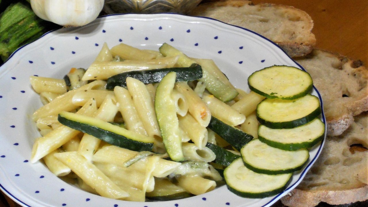 Penne e zucchine in salsa aioli