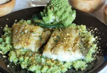 BACCALÀ CON CREMA DI CAVOLFIORE E GRANELLA DI PISTACCHI
