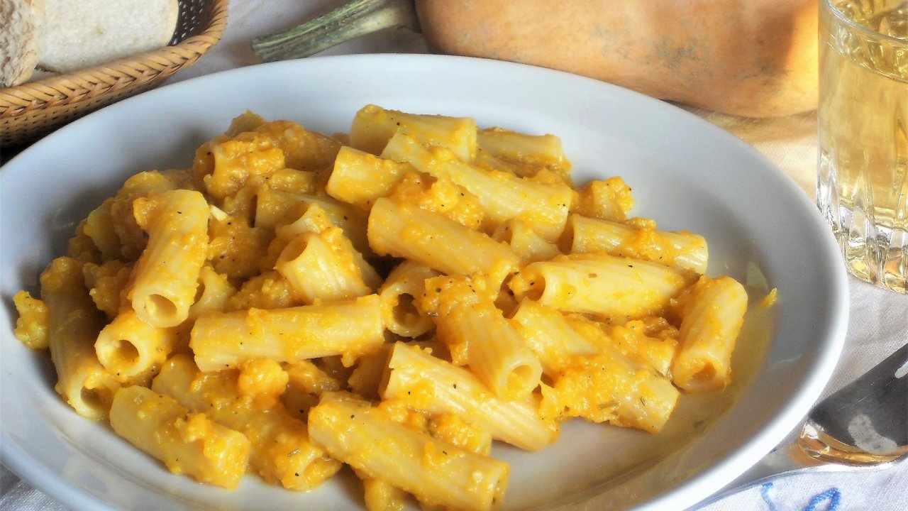 Pasta alla crema di zucca e cavolfiore arancione