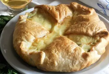TORTA SALATA CON CICORIA E SPECK