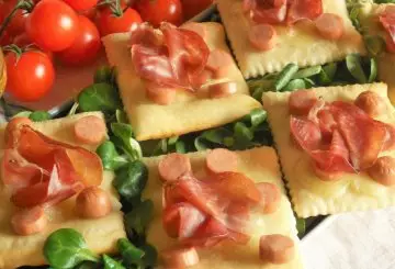 CROSTINI ALLO SPECK, MOZZARELLA E WURSTEL