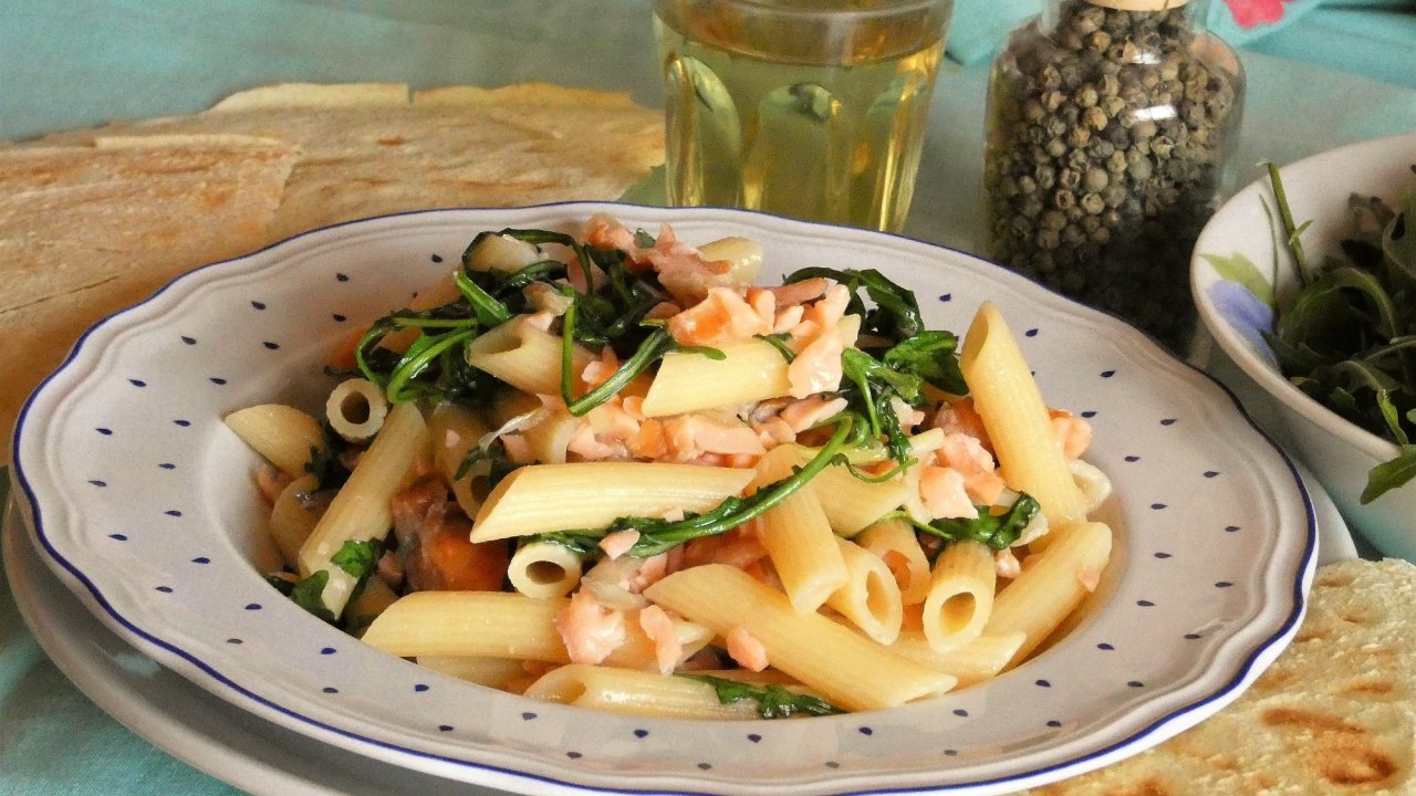 Penne, salmone e rucola