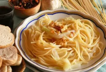LINGUINE E CAVOLO CINESE CON AGLIO E PEPERONCINO