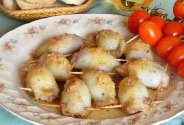CALAMARI RIPIENI DI PREZZEMOLO E AGLIO 