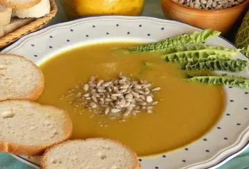 CREMA DI VERZA ALLA CURCUMA CON SEMI DI GIRASOLE