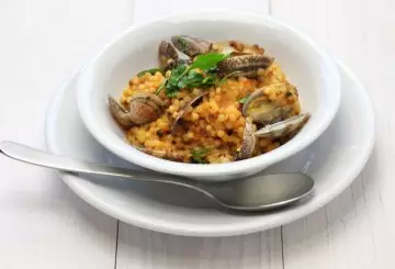 FREGOLA CON VONGOLE E PESCE SPADA