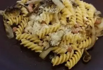 FUSILLI CON RADICCHIO E PANCETTA