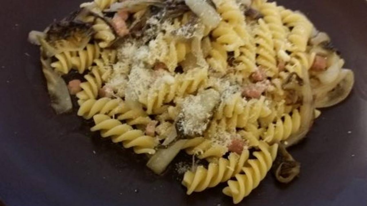 Fusilli con radicchio e pancetta