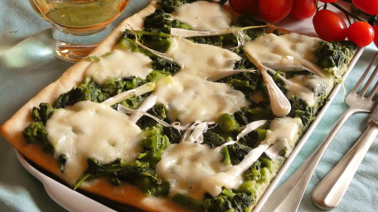 Pizza bianca alle cime di rapa