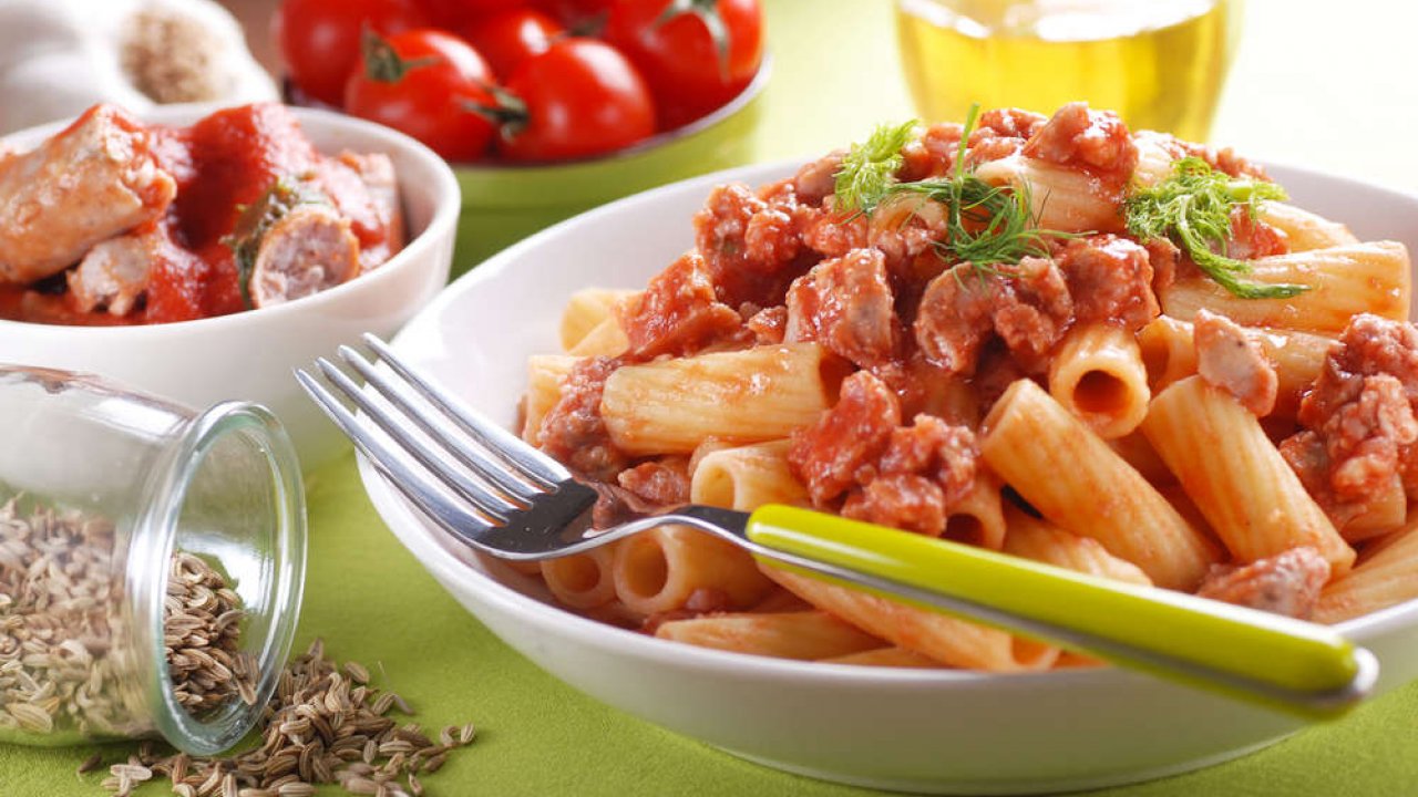 Maccheroni con salsiccia