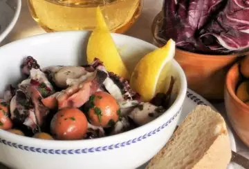 INSALATA DI POLPO CON RADICCHIO E OLIVE