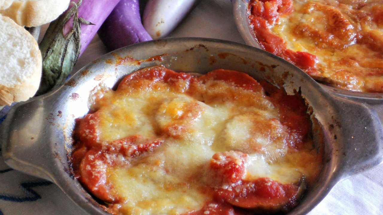 Parmigiana con melanzane perline