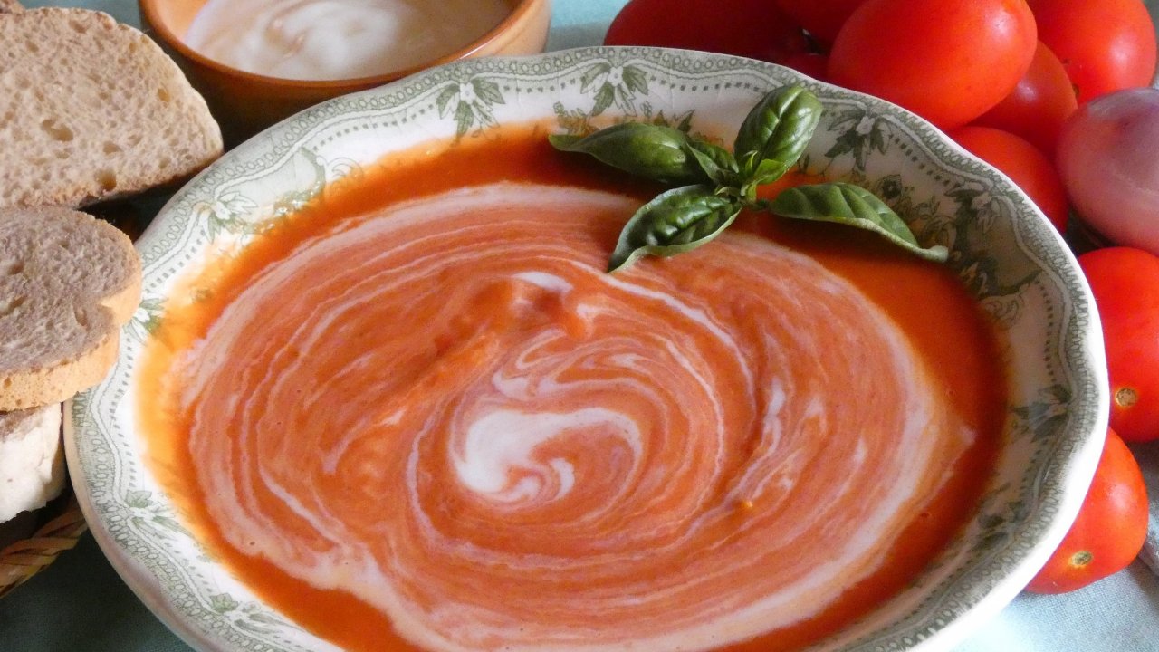 Vellutata di pomodoro allo yogurt