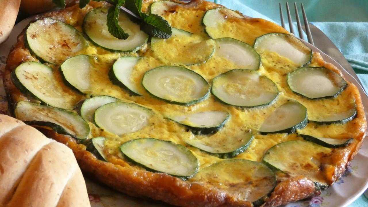 Frittata con cipollotti e zucchine 