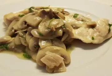 SCALOPPINE DI POLLO AI FUNGHI