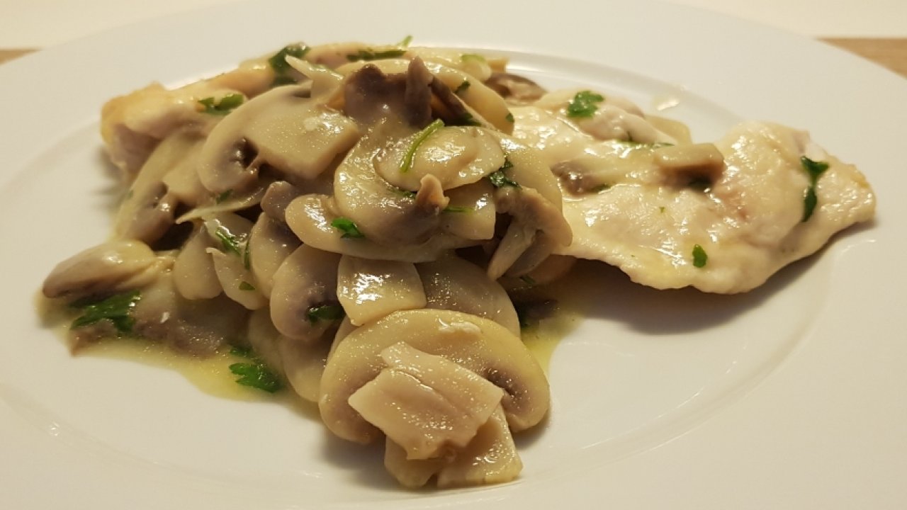 Scaloppine di pollo ai funghi