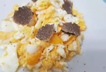 UOVA STRAPAZZATE AL TARTUFO