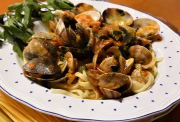 PASTA CON VONGOLE E LUPINI
