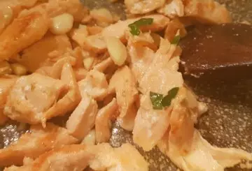 STRACCETTI DI SALMONE ALLE MANDORLE