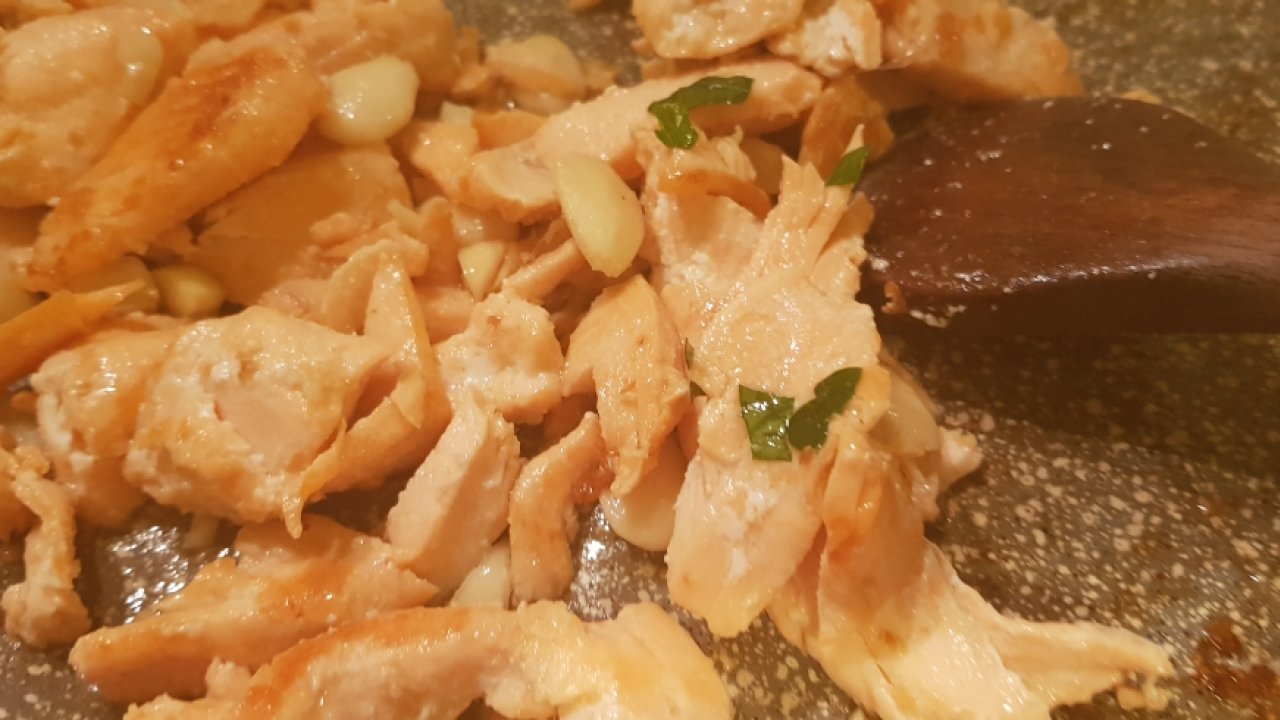 Straccetti di salmone alle mandorle