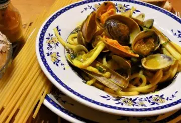 PASTA CON FRUTTI DI MARE AL CURRY