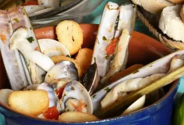 VONGOLE E CANNOLICCHI IN GUAZZETTO