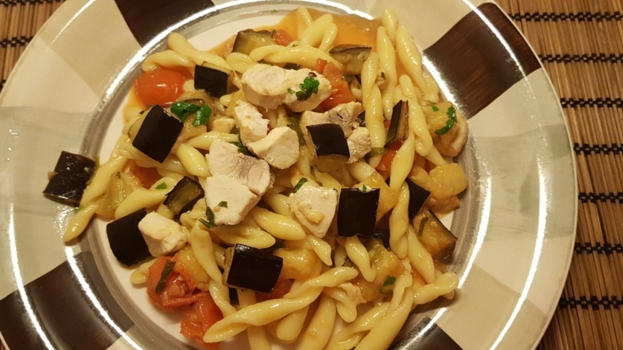 Pasta pesce spada e melanzane