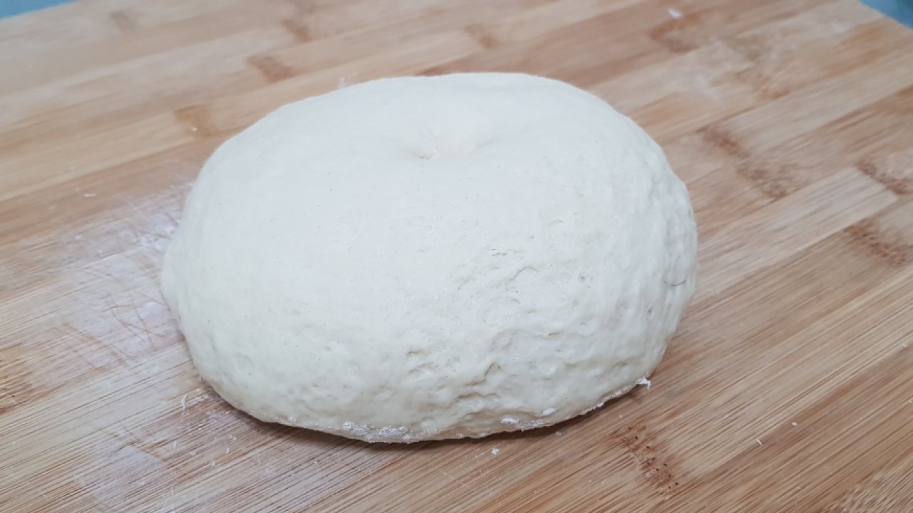 Pizza veloce con lievito istantaneo ! è un ricetta creata dall'utente  vreda. Questa ricetta Bimby® potrebbe quindi non essere stata testata, la  troverai nella categoria Prodotti da forno salati su  , la