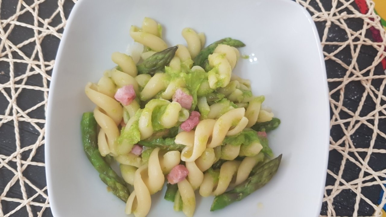 PASTA ASPARAGI E PANCETTA