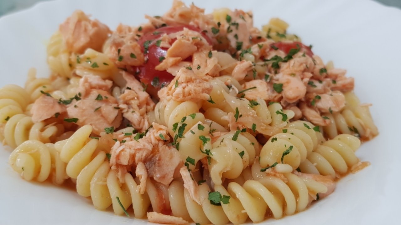 Ricetta Pasta al Salmone Fresco | cucinare.it