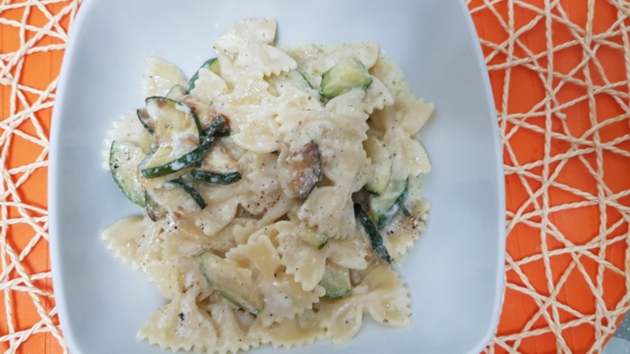 Pasta ricotta e zucchine