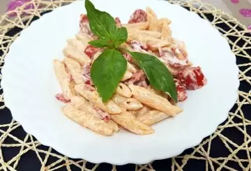 PASTA CON POMODORINI E FORMAGGIO FRESCO