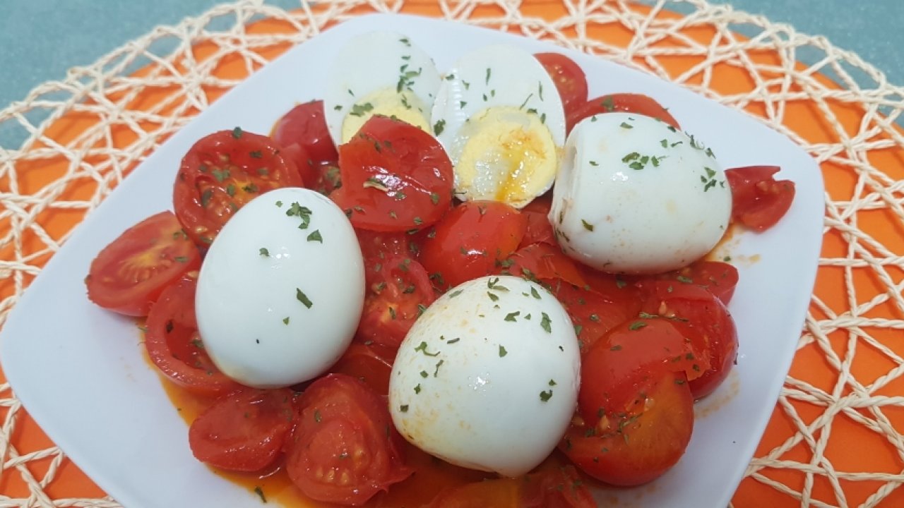 Ricetta Uova Sode con Pomodorini, veloce ed economica