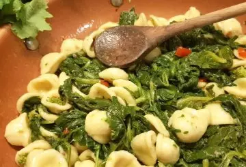 ORECCHIETTE CON LE CIME DI RAPA