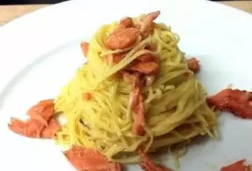 TAGLIOLINI AL SALMONE