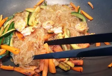 SPAGHETTI DI SOIA CON GAMBERI