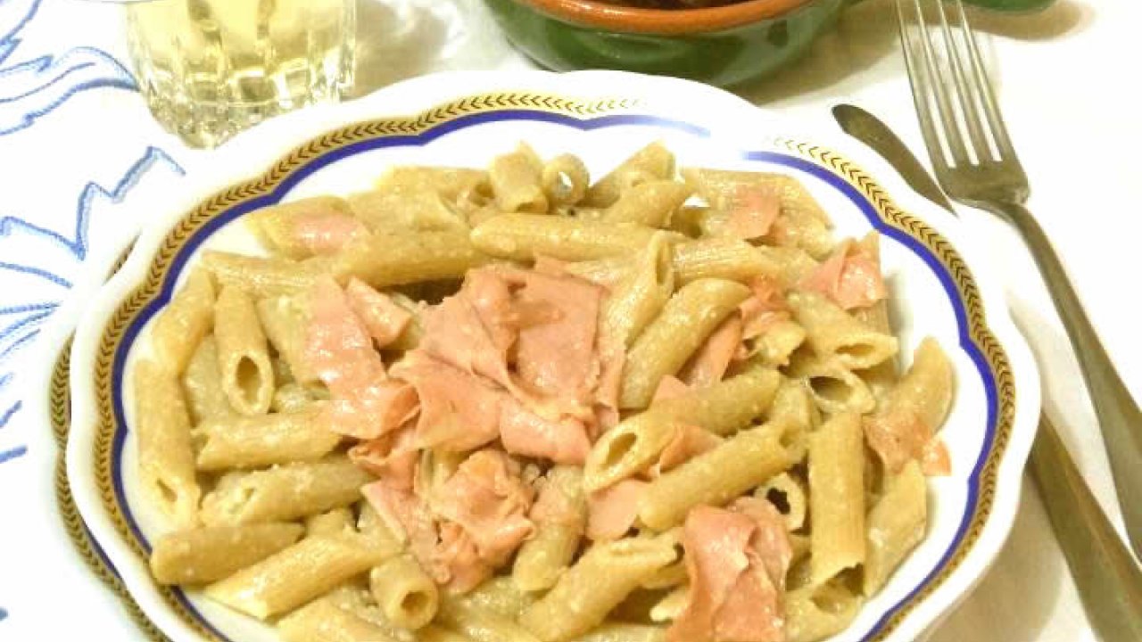 Penne sfiziose con mortadella