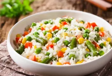 INSALATA DI RISO VEGETARIANA