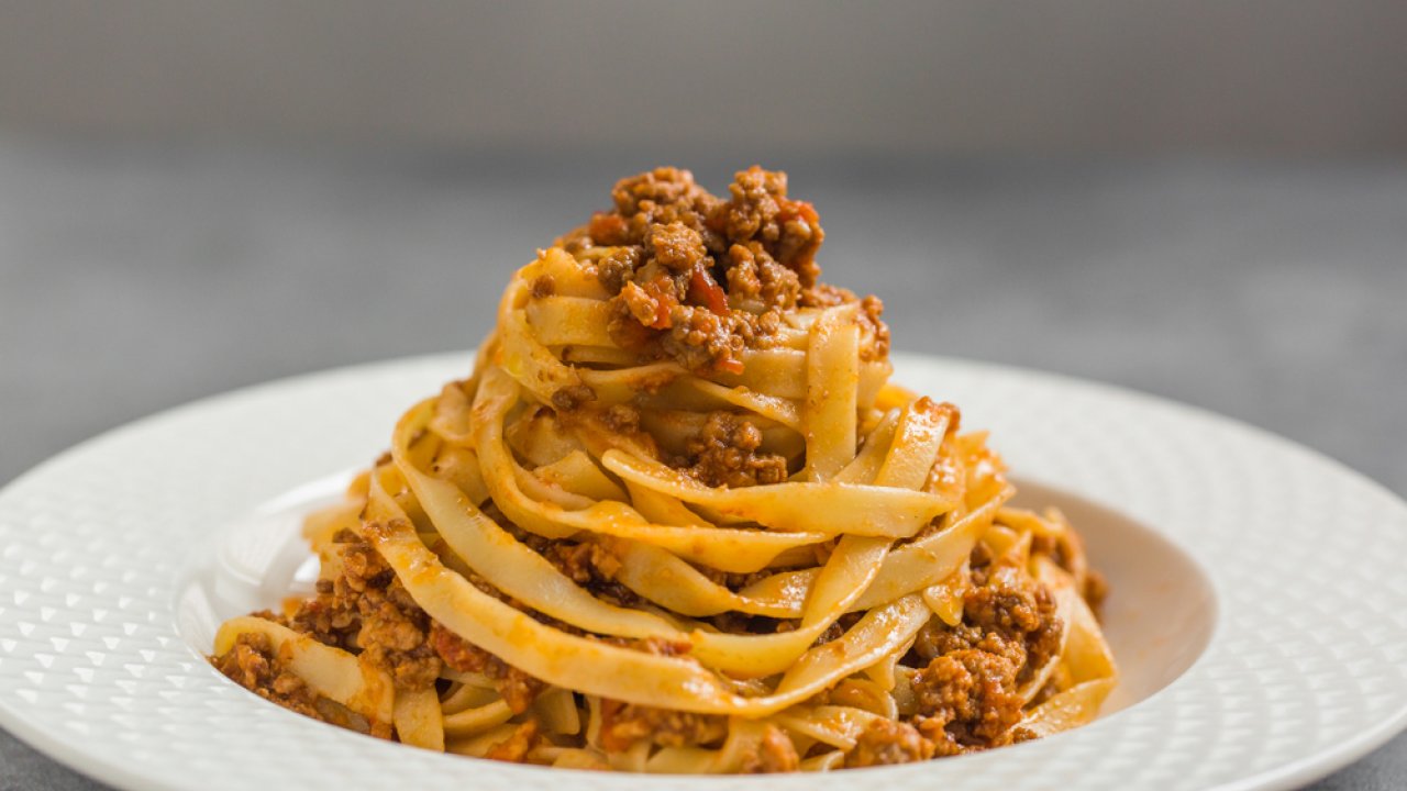 Tagliatelle Alla Bolognese (Tagliatelle Al Ragù) | cucinare.it