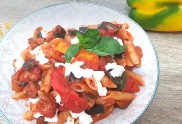 PASTA CON PEPERONI E MELANZANE