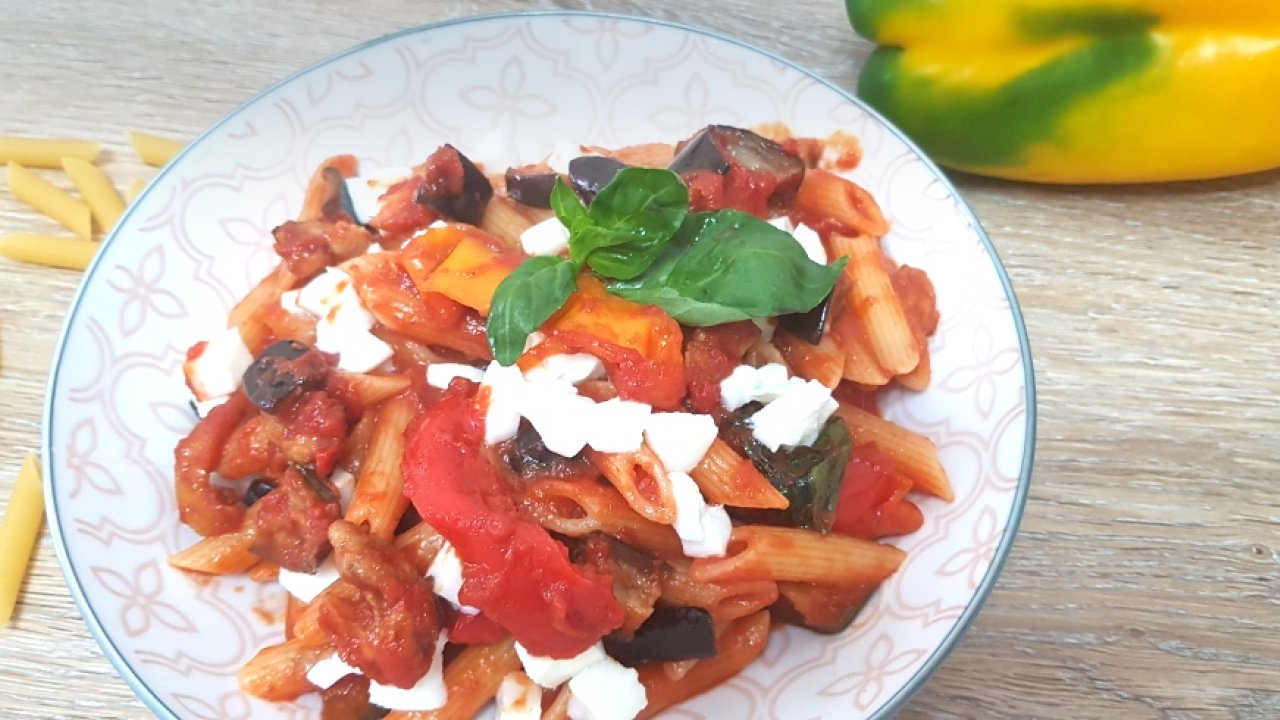 Pasta Con Peperoni E Melanzane