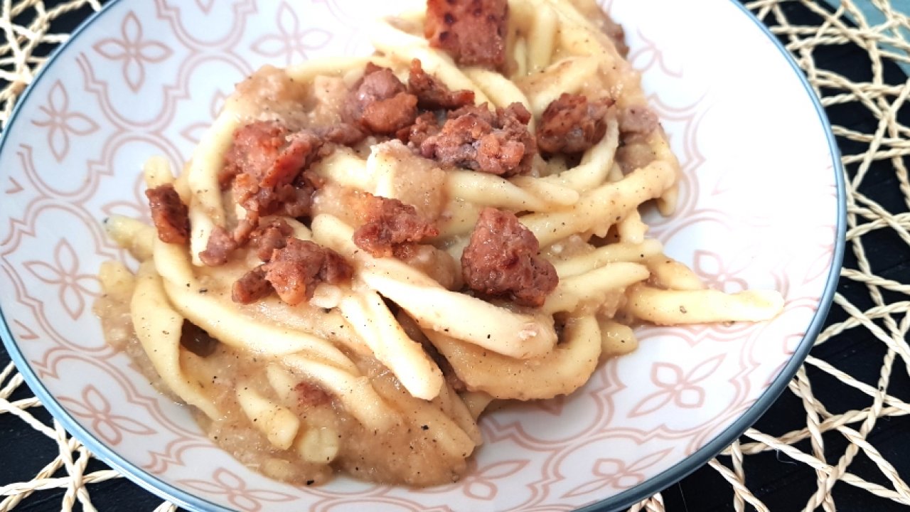 Pasta Con Crema Di Patate E Salsiccia