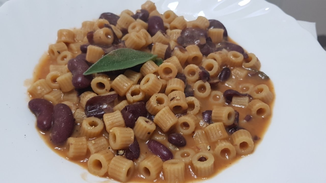 Pasta E Fagioli Neri